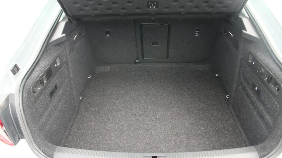 SKODA Superb -