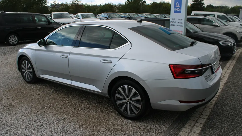 SKODA Superb -