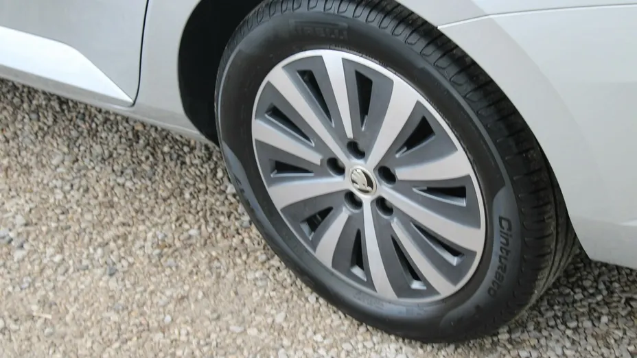 SKODA Superb -