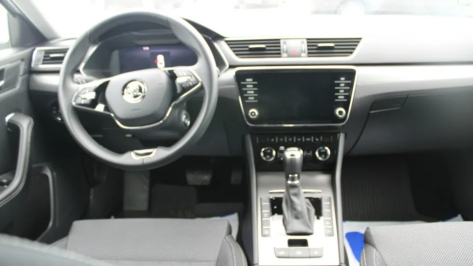 SKODA Superb -