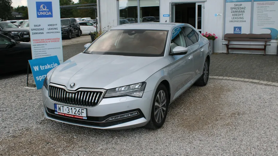 SKODA Superb -