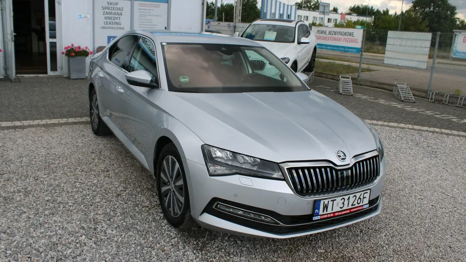 SKODA Superb -