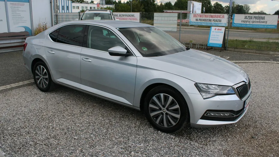 SKODA Superb -