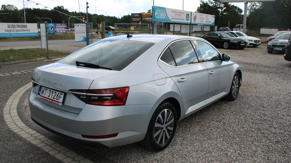 SKODA Superb -