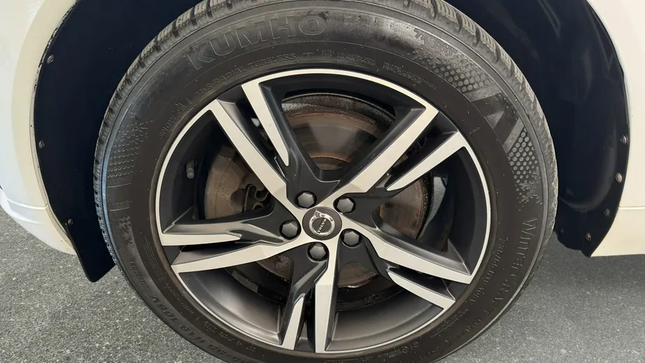 VOLVO XC60 -