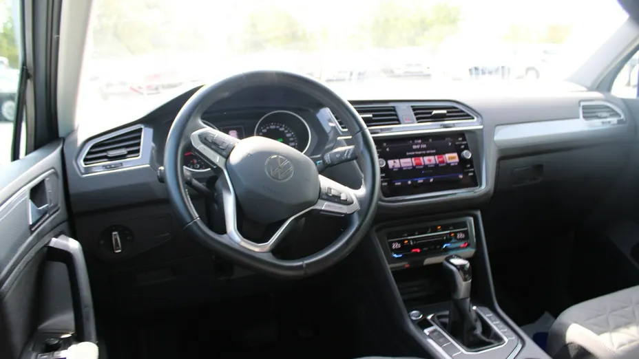 VOLKSWAGEN Tiguan -