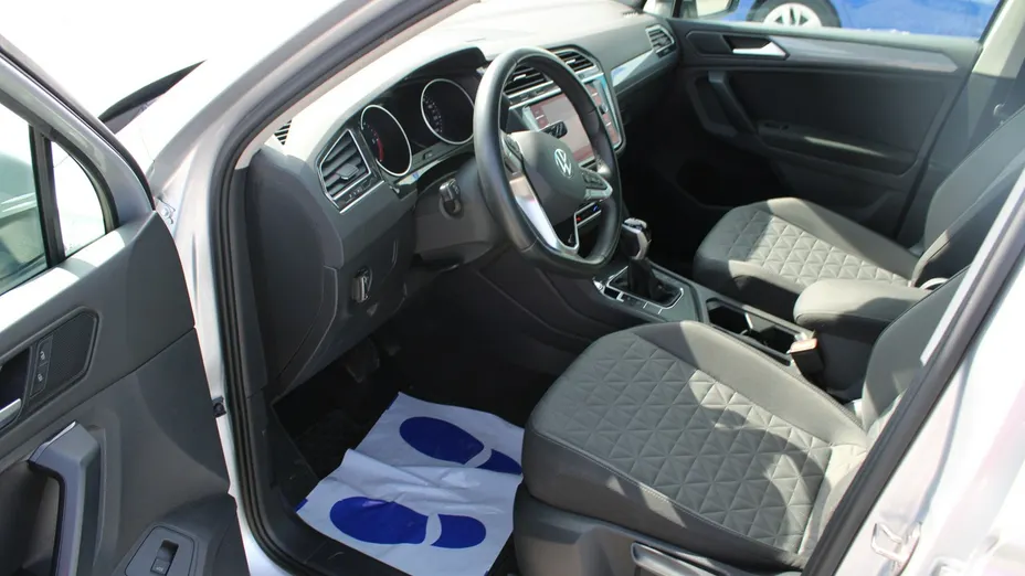 VOLKSWAGEN Tiguan -
