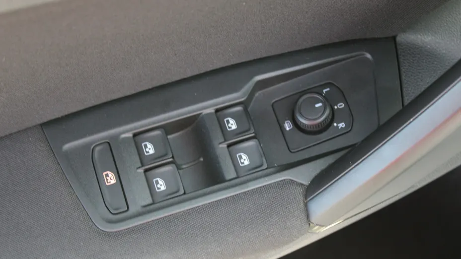 VOLKSWAGEN Tiguan -