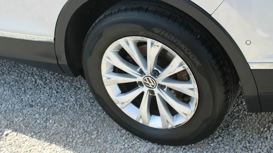 VOLKSWAGEN Tiguan -