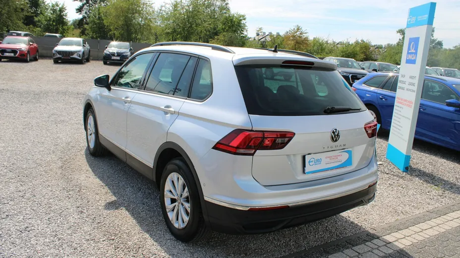 VOLKSWAGEN Tiguan -