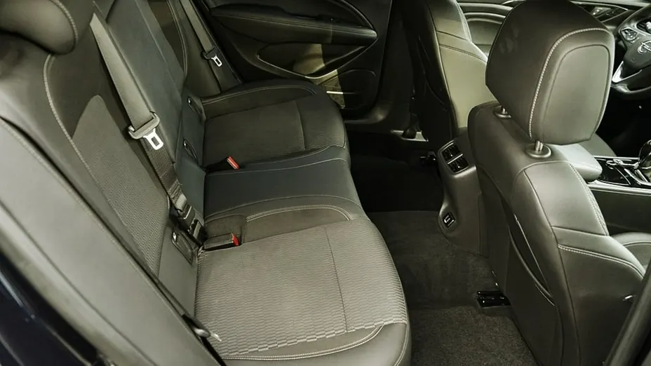 OPEL Insignia -