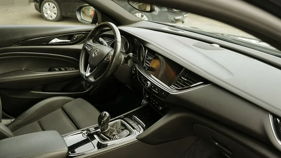 OPEL Insignia -