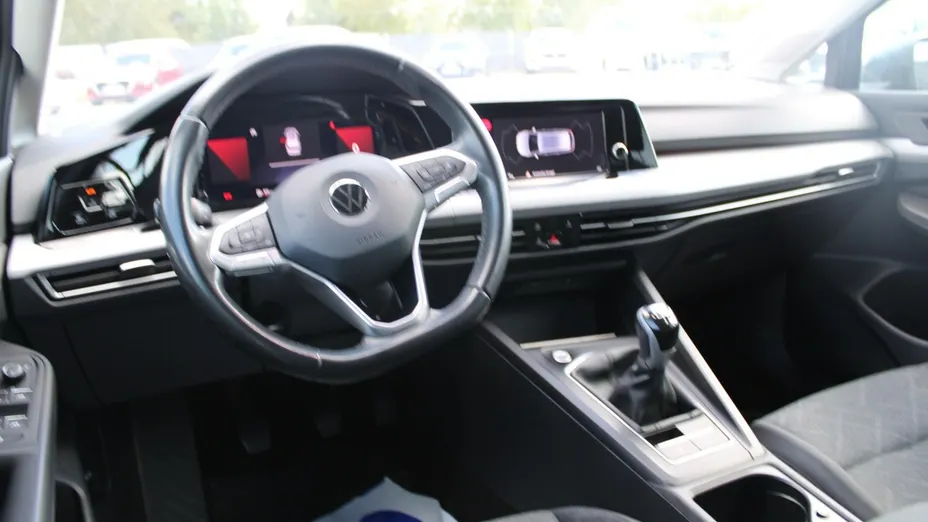 VOLKSWAGEN Golf -
