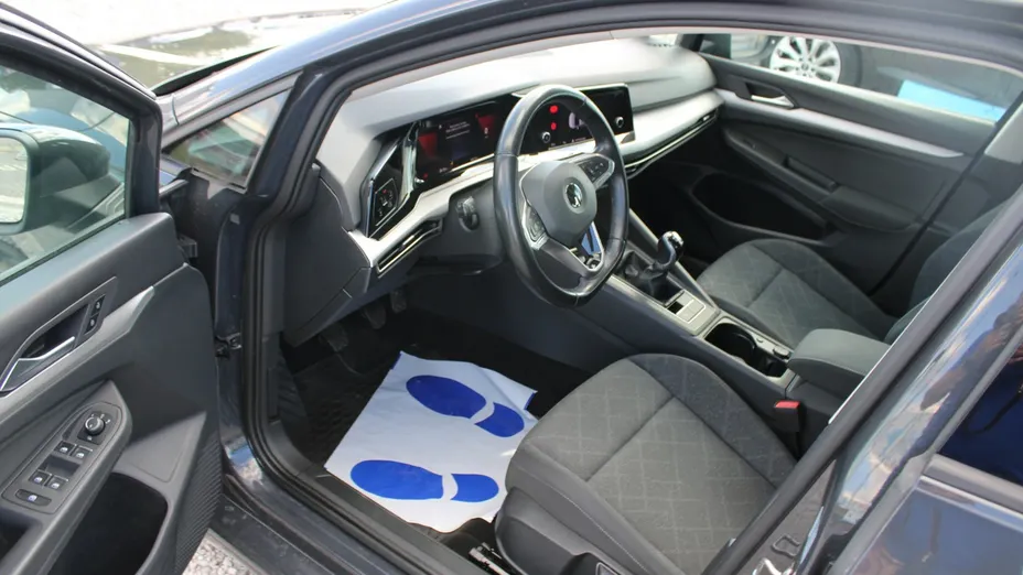VOLKSWAGEN Golf -