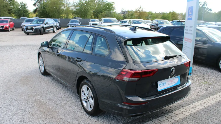 VOLKSWAGEN Golf -