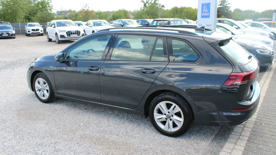 VOLKSWAGEN Golf -