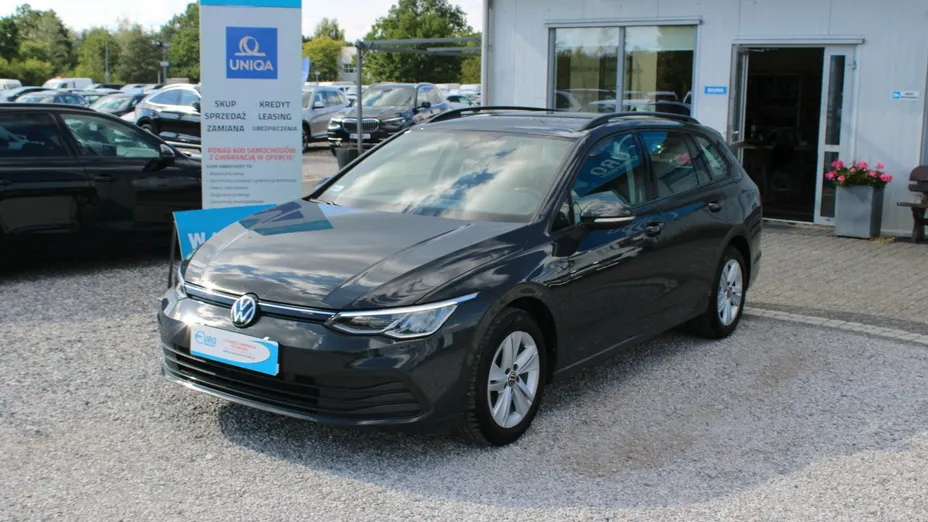 VOLKSWAGEN Golf -