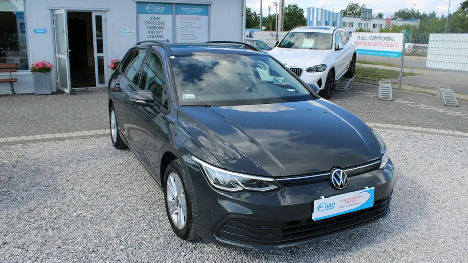 VOLKSWAGEN Golf -