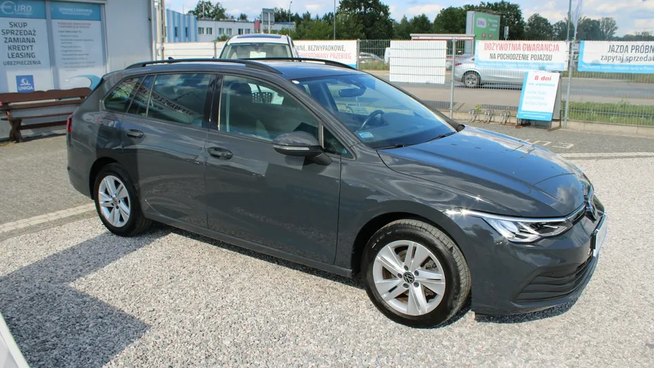 VOLKSWAGEN Golf -