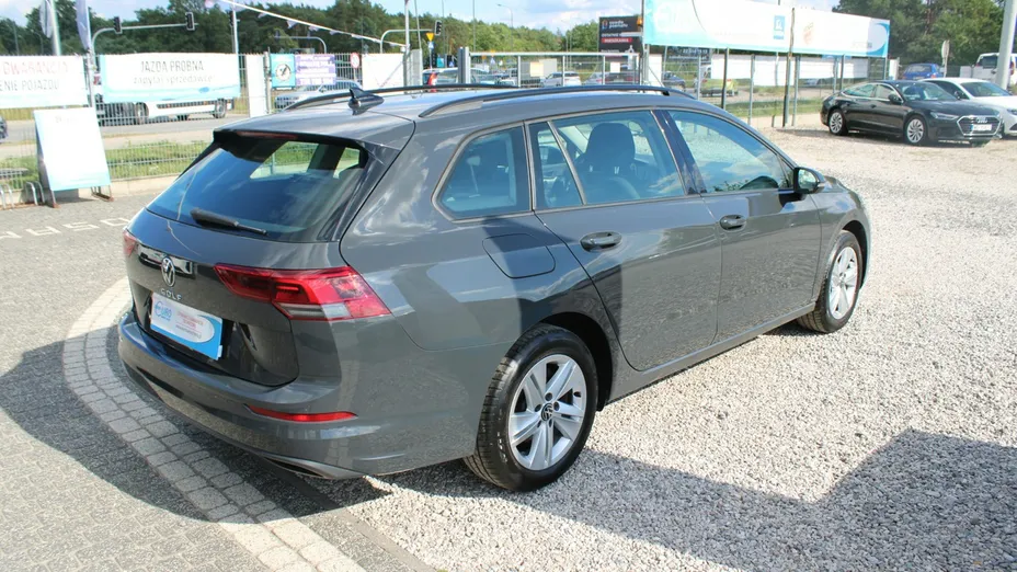 VOLKSWAGEN Golf -