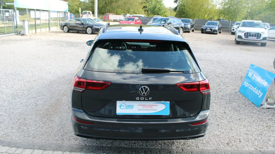 VOLKSWAGEN Golf -