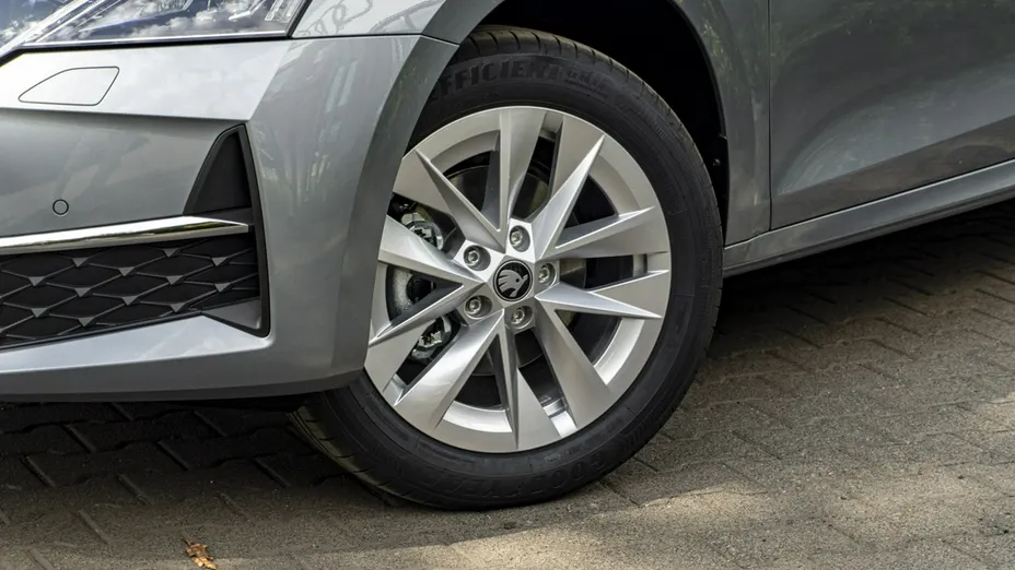 SKODA Octavia -