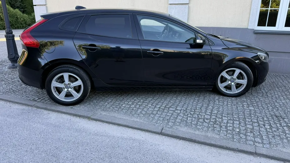 VOLVO V40 -