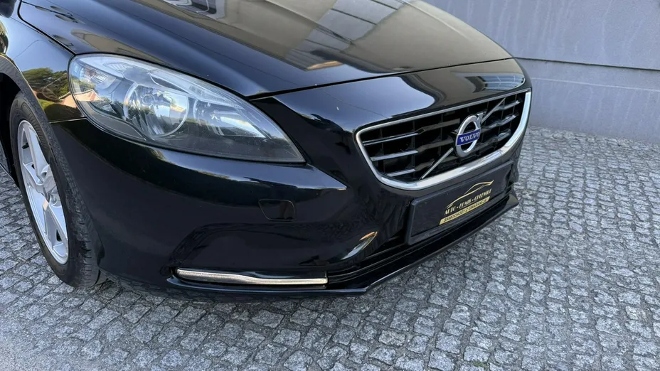 VOLVO V40 -