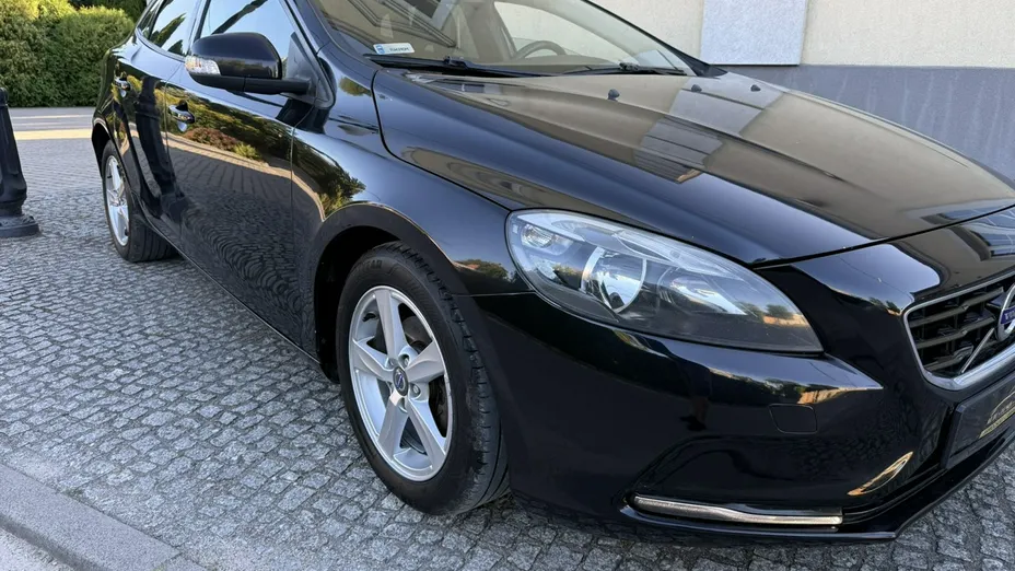 VOLVO V40 -