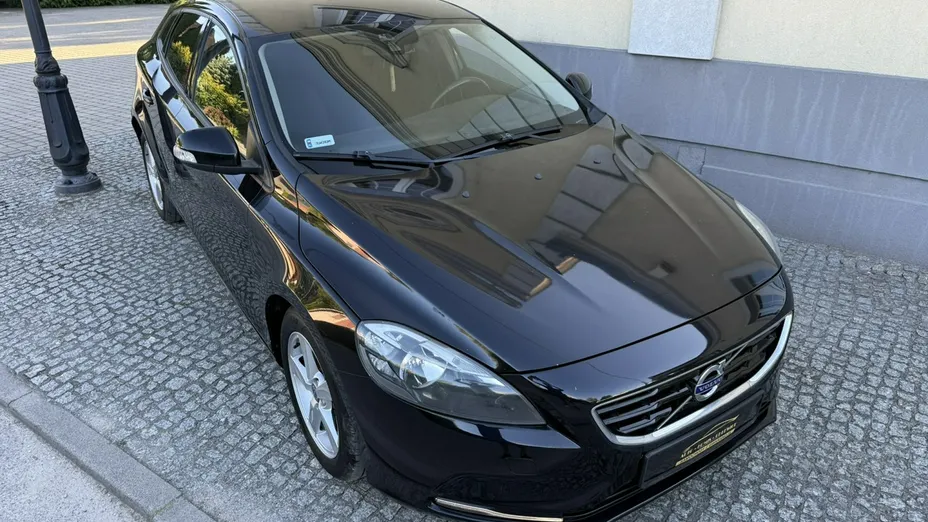 VOLVO V40 -