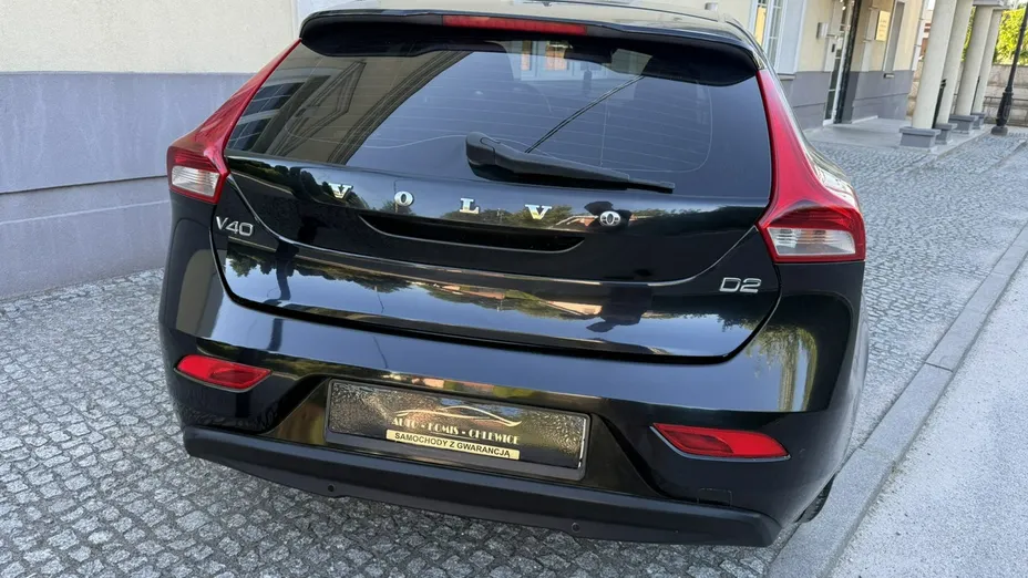 VOLVO V40 -
