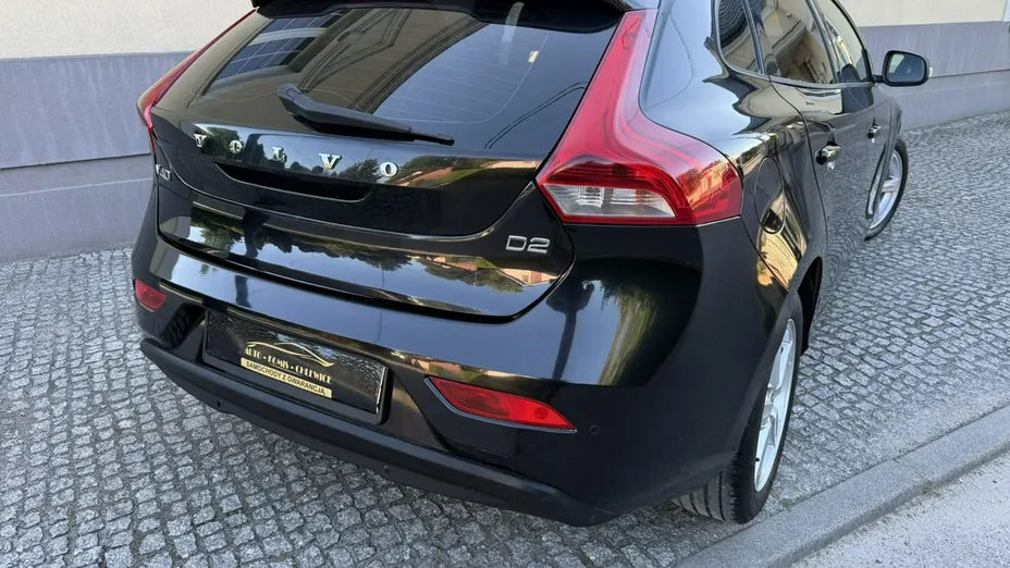 VOLVO V40 -