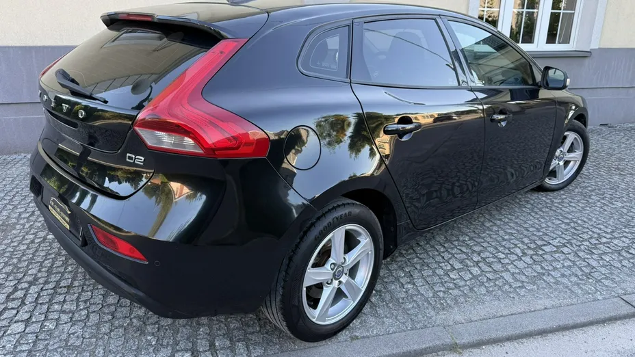 VOLVO V40 -