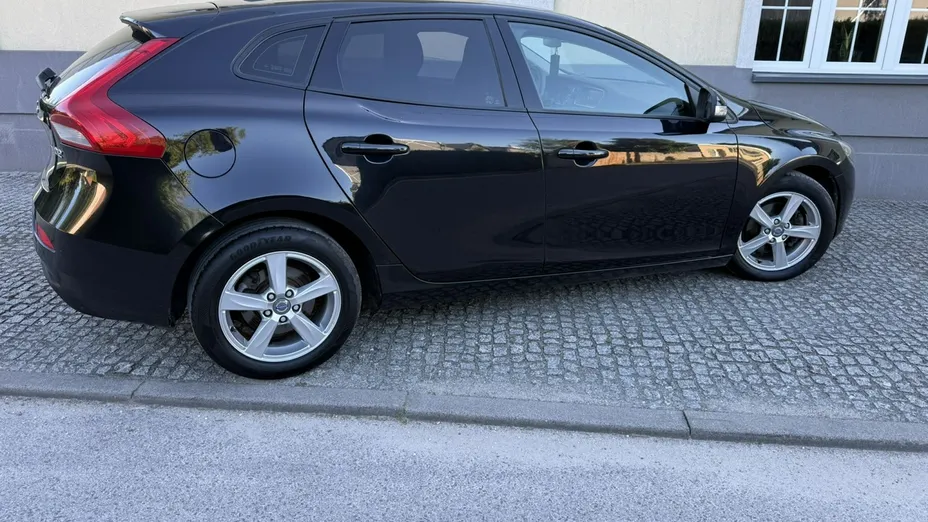 VOLVO V40 -