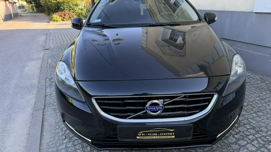 VOLVO V40 -