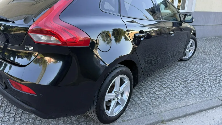 VOLVO V40 -