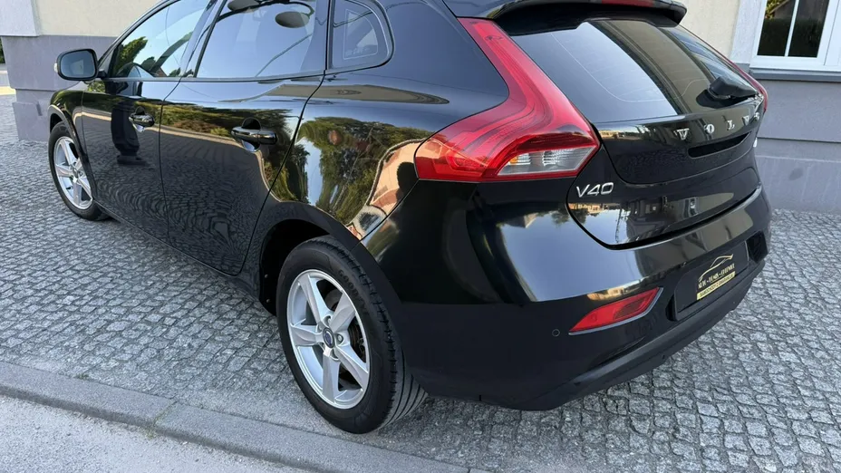 VOLVO V40 -