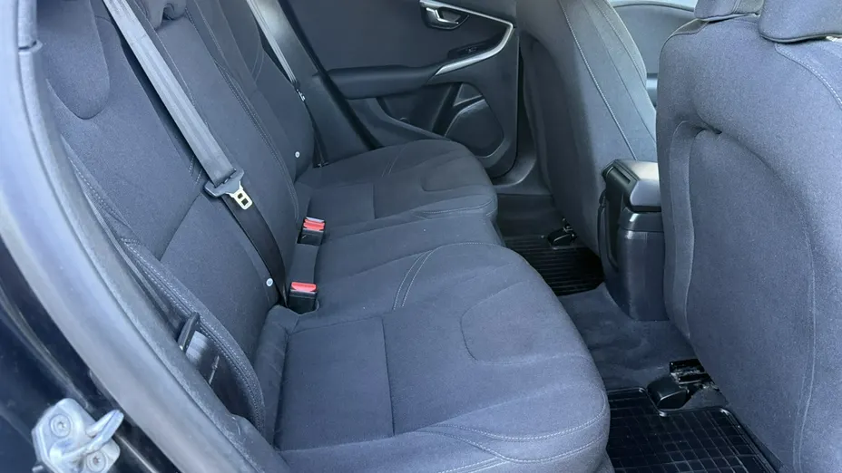 VOLVO V40 -