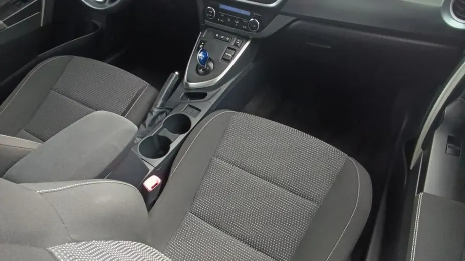 TOYOTA Auris -