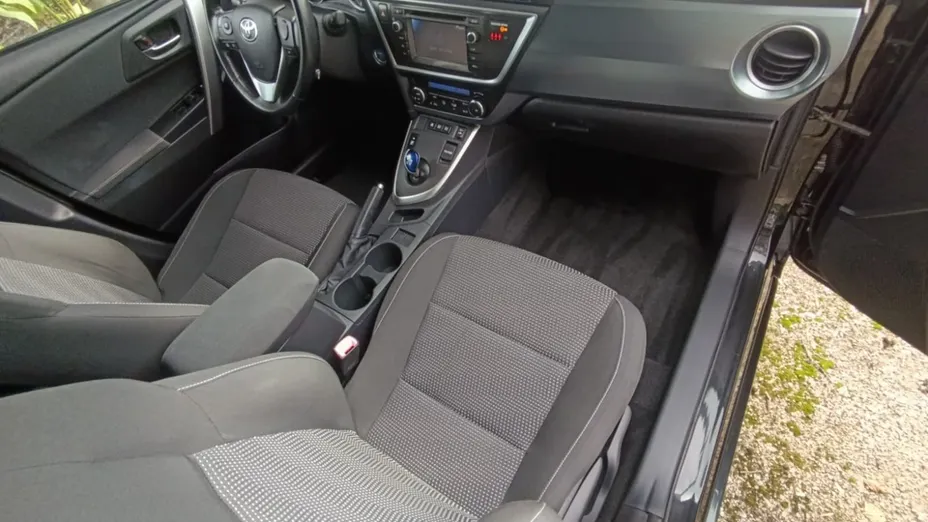 TOYOTA Auris -