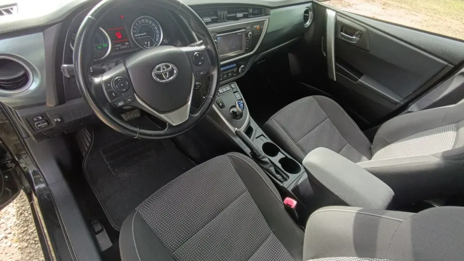 TOYOTA Auris -