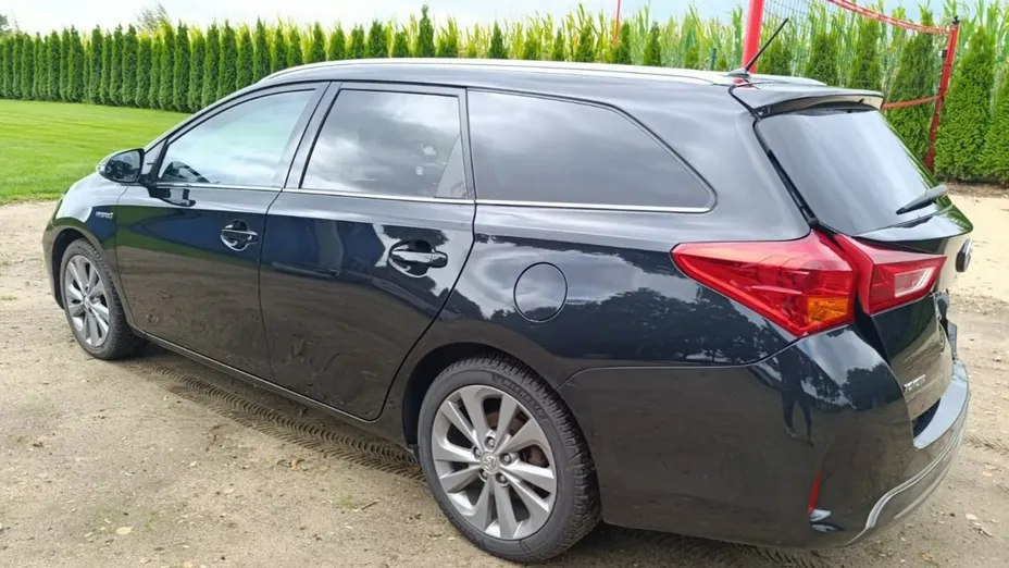 TOYOTA Auris -