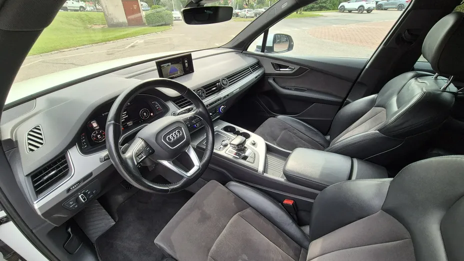 AUDI Q7 -