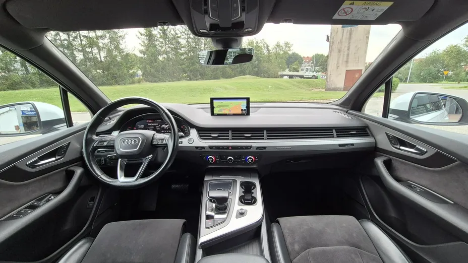 AUDI Q7 -