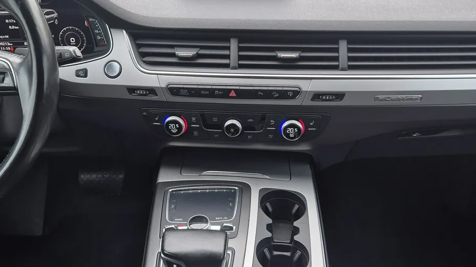 AUDI Q7 -