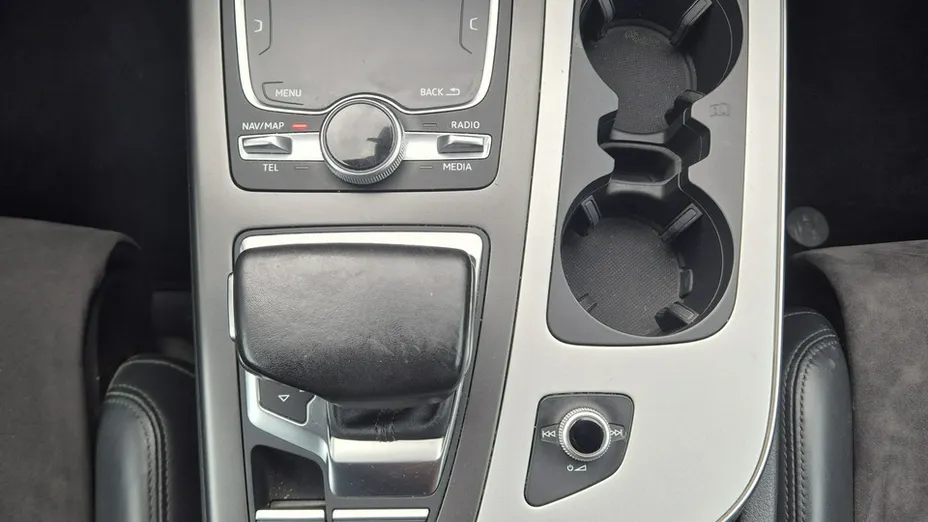 AUDI Q7 -