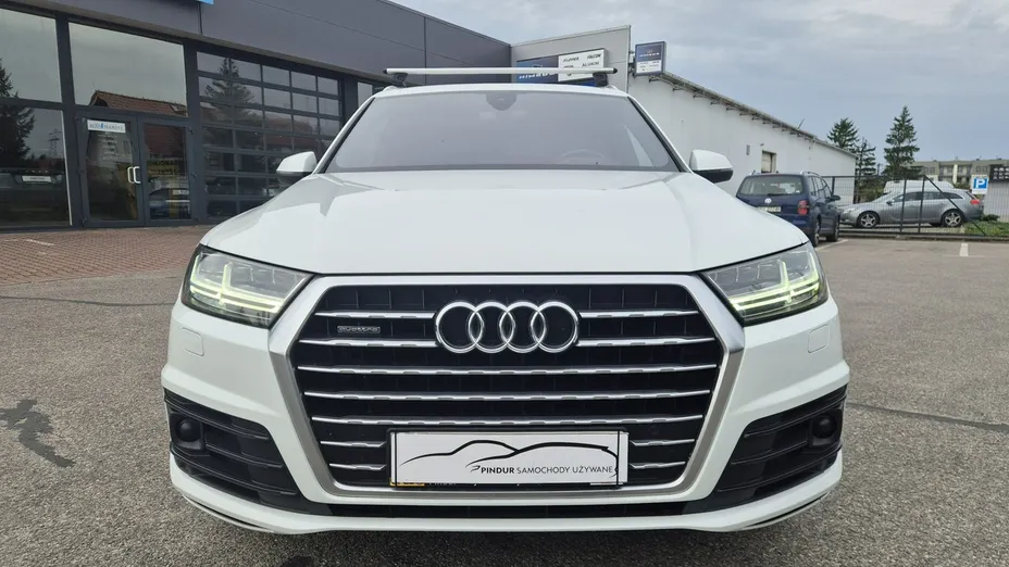 AUDI Q7 -