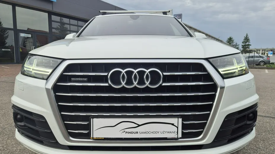 AUDI Q7 -