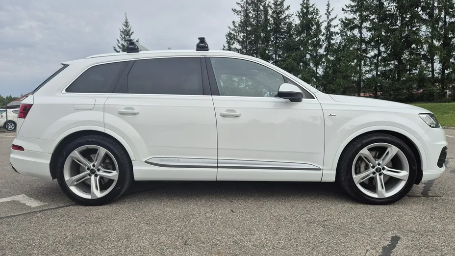 AUDI Q7 -