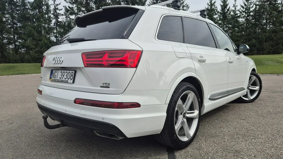 AUDI Q7 -